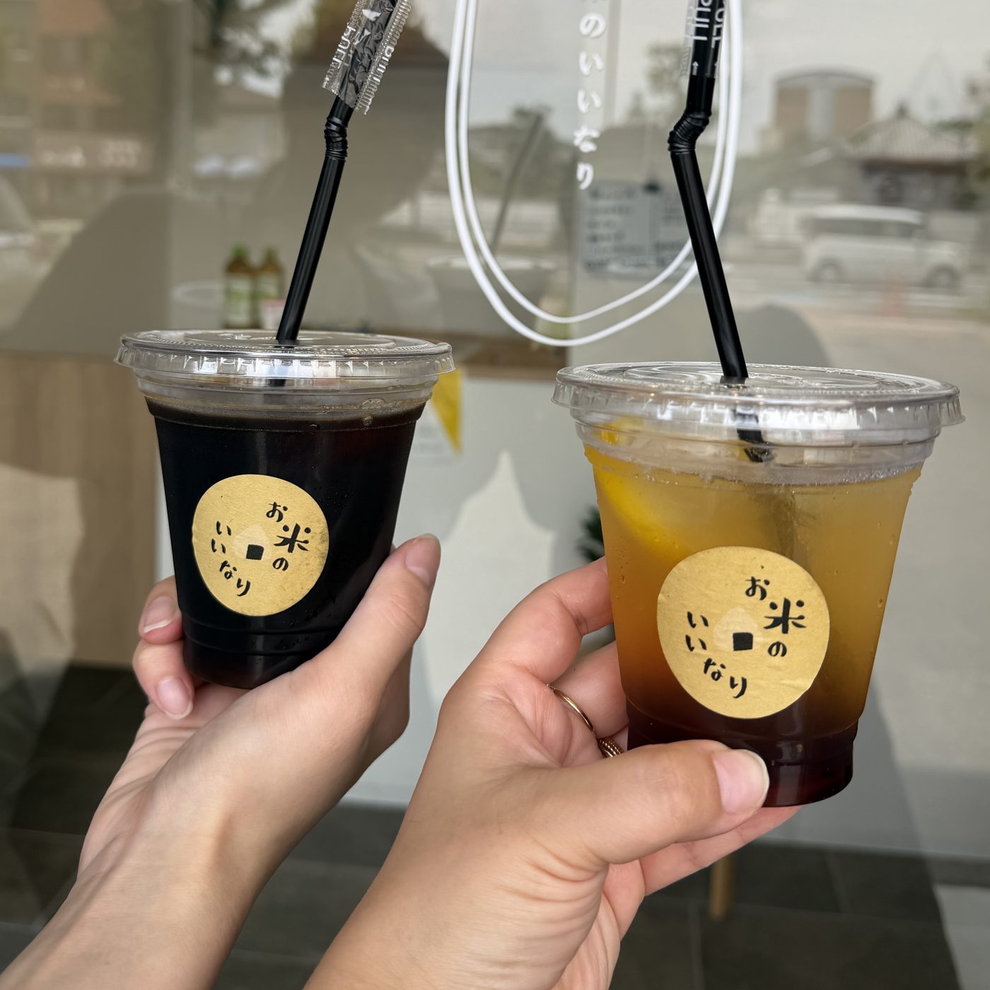 お米のいいなりのロゴ入りドリンク